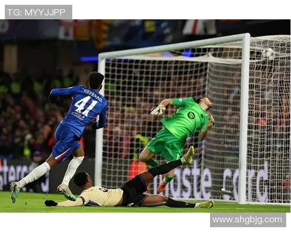 欧冠焦点战曼城与巴萨互交白卷红牌争议引发全场热议