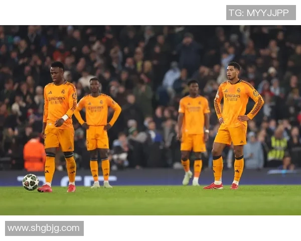 足总杯激战：AC米兰与曼城战成平局神奇扑救引发全场欢呼与转会传闻