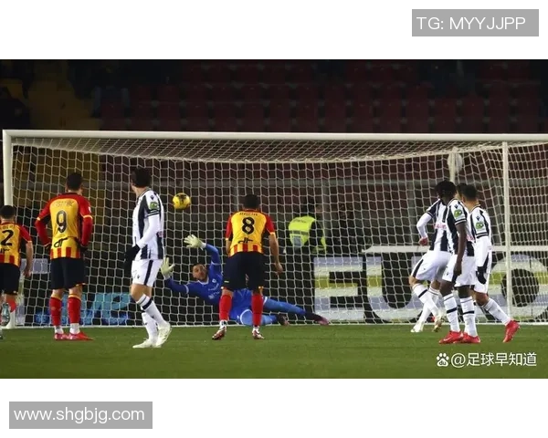 国王杯曼城逆转那不勒斯争议判罚引发全场热议