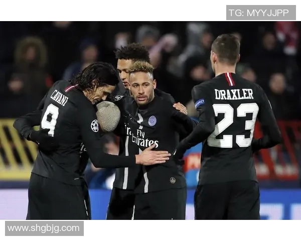 西甲激战巴黎圣日耳曼6比2莱比锡补时争议进球引发全场狂欢