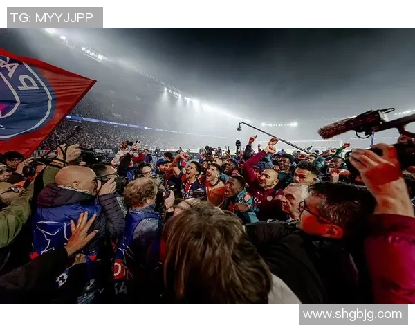 英超激战：巴黎圣日耳曼与AC米兰平局红牌事件引发全场热议