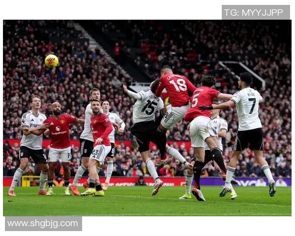 欧联杯激战拜仁小胜曼联帽子戏法引发争议判罚全场沸腾